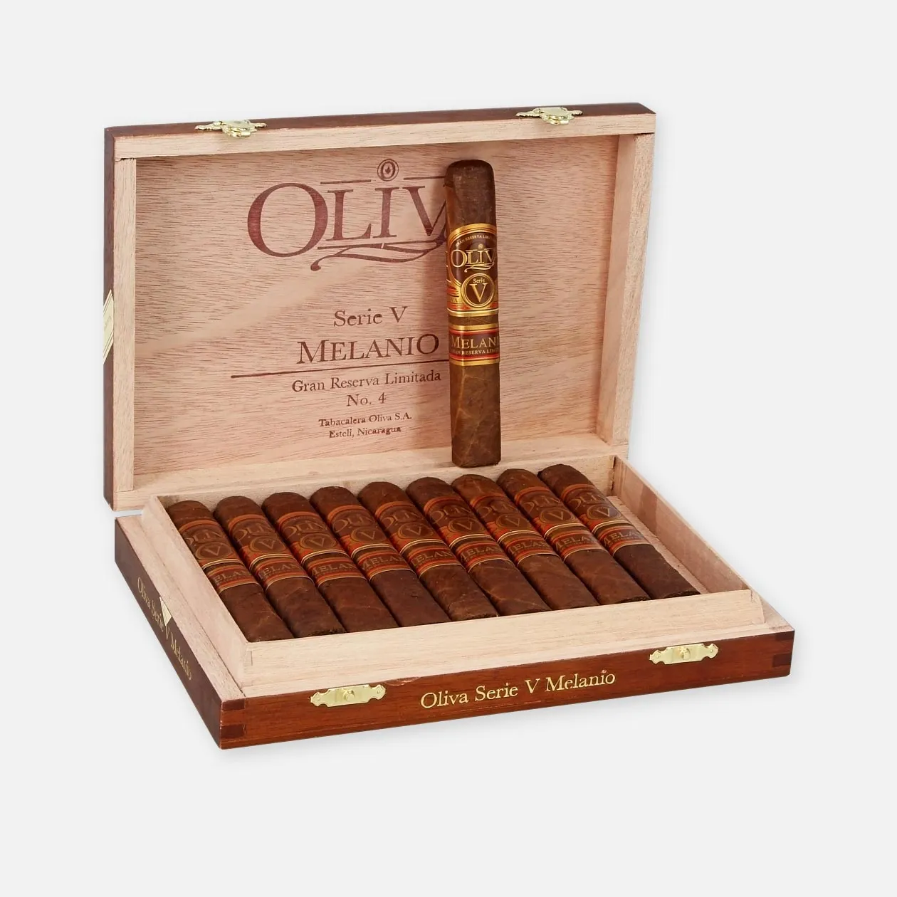 Oliva Serie V Melanio cigars in elegant wooden box presentation.